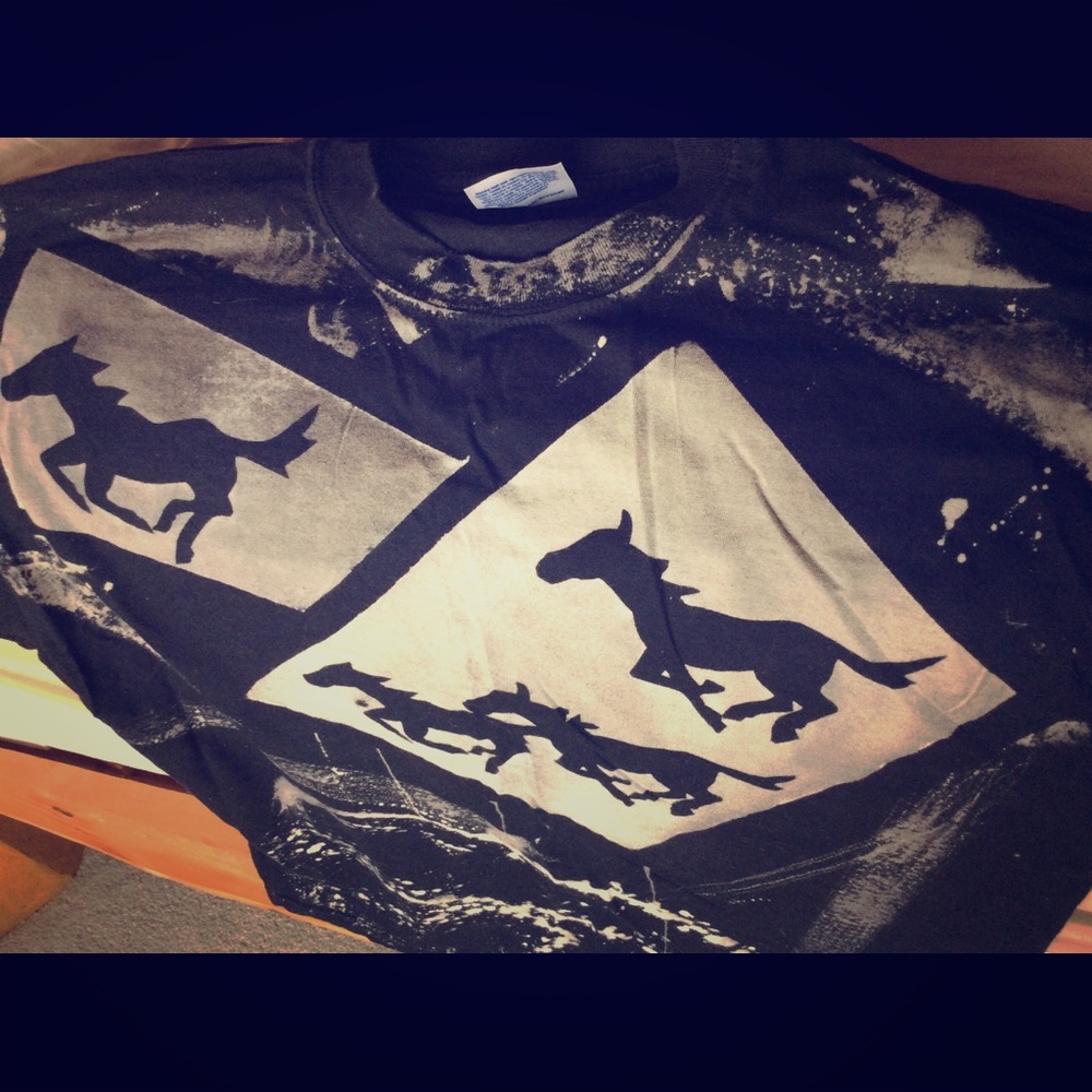 Black Horse Graphic T size L
